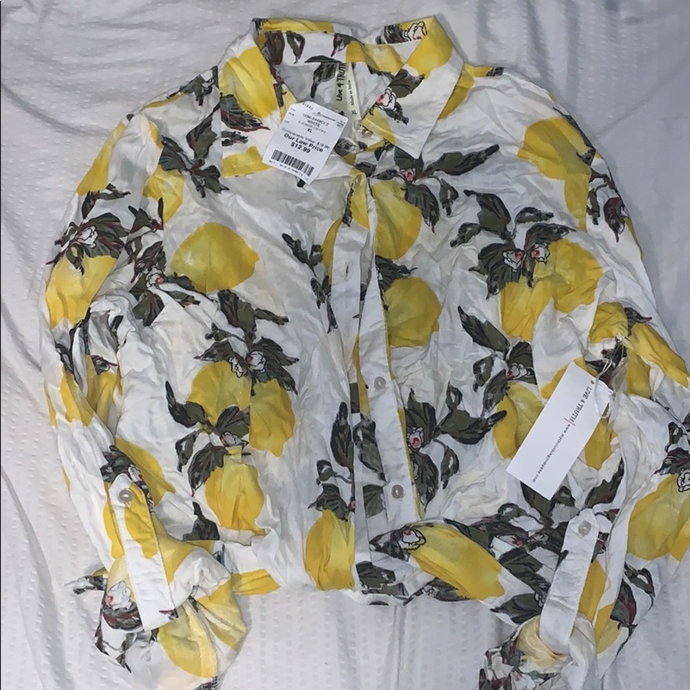 Cute, summery, lemon button up blouse!